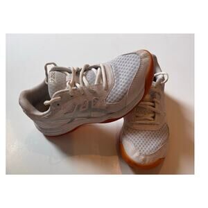 Youth Girls Asics Upcourt 5 Volleyball Court Shoes White/Silver Sz 4.5